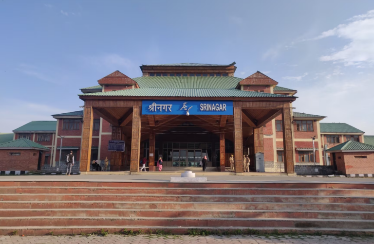 Taxi from Srinagar Railway Station (Nowgam) 2026 – Best Fares & Hassle-Free Booking