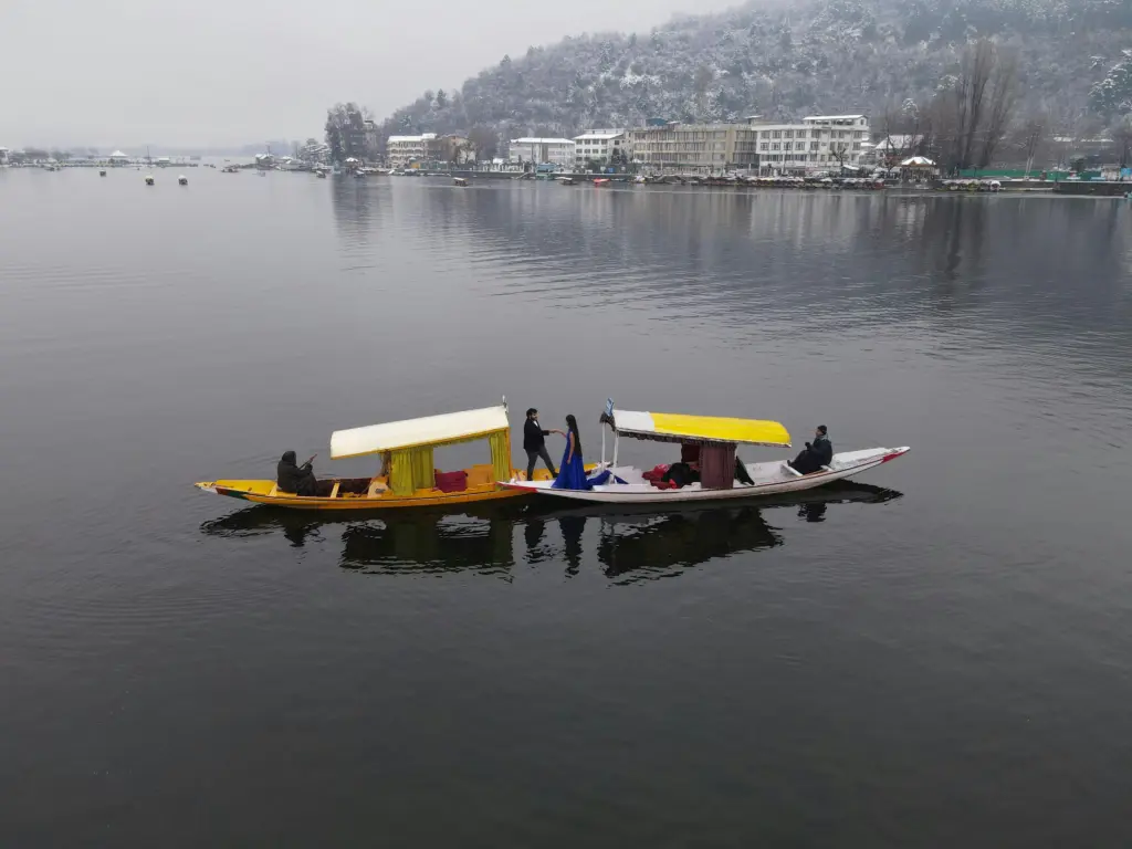 Kashmir Honeymoon Special - Kashmir Tour Packages Taxi