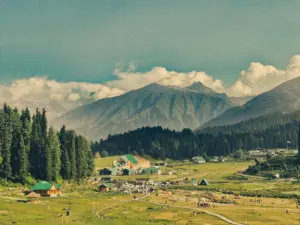 Kashmir Tour Package 2026 – Unforgettable Himalayan Holiday