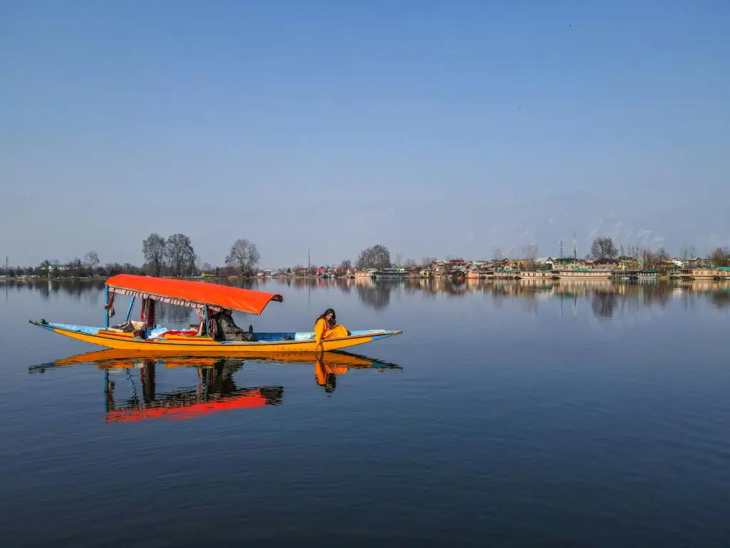 Kashmir Autumn Tour Package 5 Days - Kashmir Tour Packages Taxi