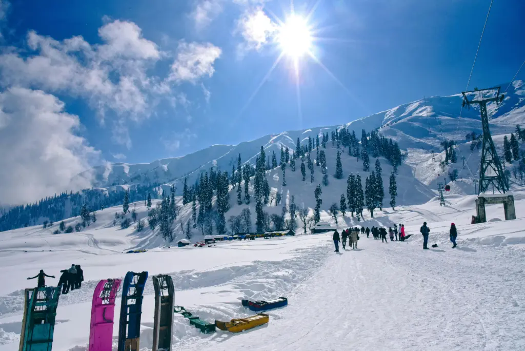 Kashmir Senior Citizens Tour Package 6 Days - Kashmir Tour Packages Taxi