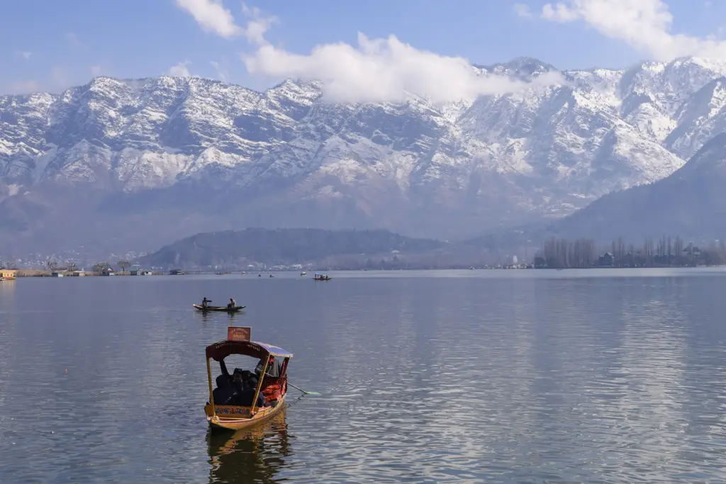 kashmir family tour package 7 days summer camp for kids in Srinagar Gulmarg Pahalgam