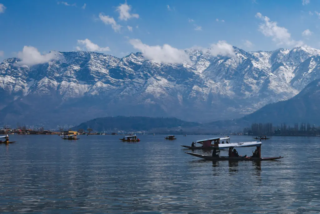 Kashmir leisure tour package 2 days Dal Lake Shikara ride and Mughal Gardens Srinagar