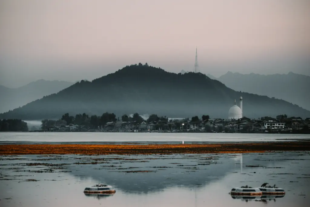 Kashmir leisure tour package 5 days – winter photography at Gulmarg and Srinagar