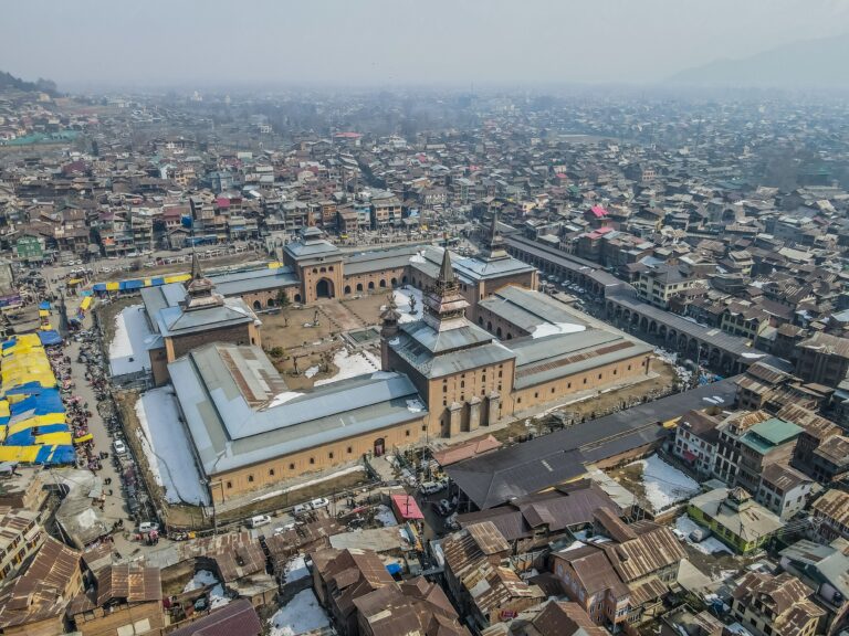 Jamia Masjid Srinagar: Visitor Guide 2026