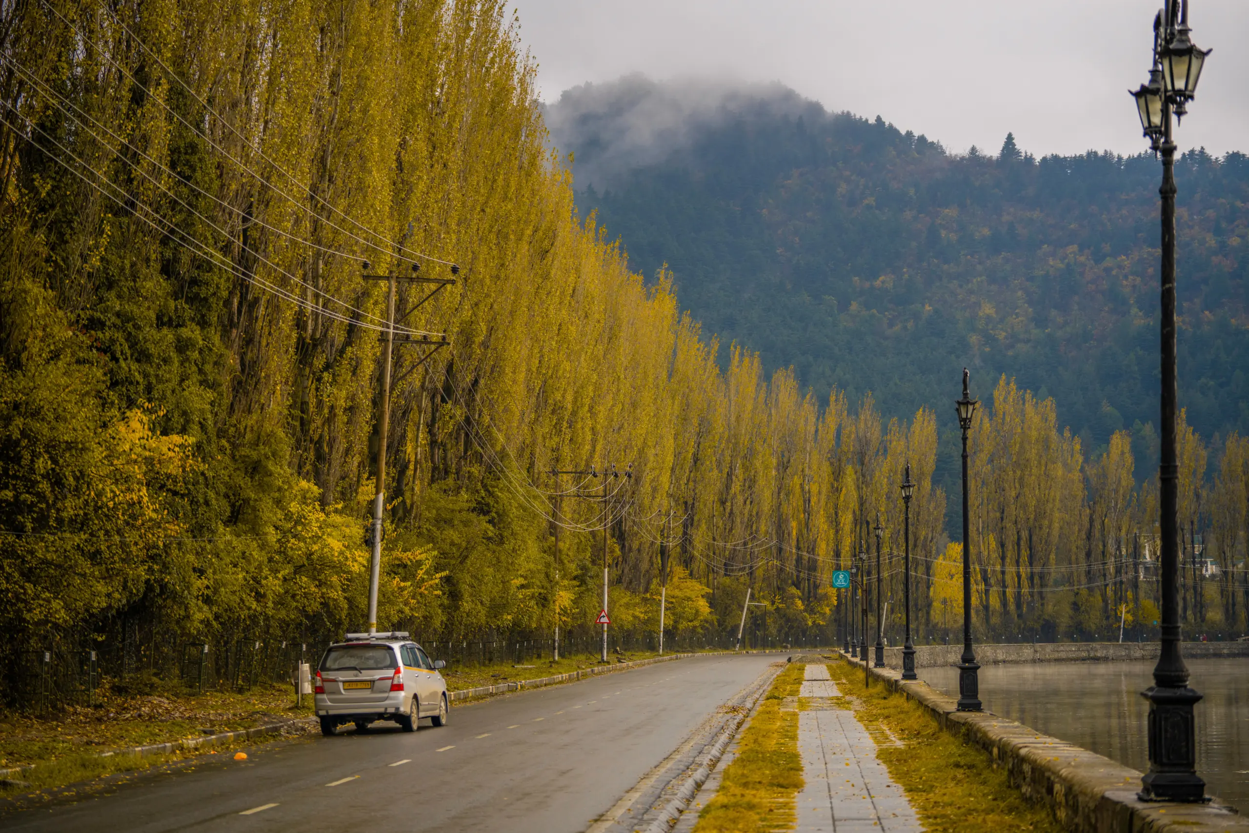 Kashmir Early Autumn Photography Tour: Chinar Color Timing, Sunrise Spots & Taxi Plan 1 Kashmir Early Autumn Photography Tour