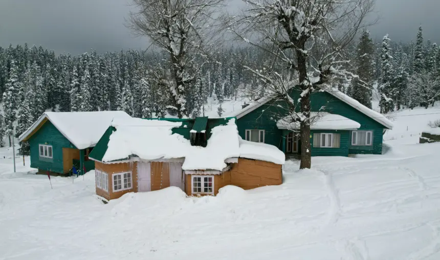 Kashmir Snow Forecast Guide 2026: Gulmarg, Sonamarg & Pahalgam 1 Kashmir Snow Forecast Guide 2026: Gulmarg, Sonamarg & Pahalgam