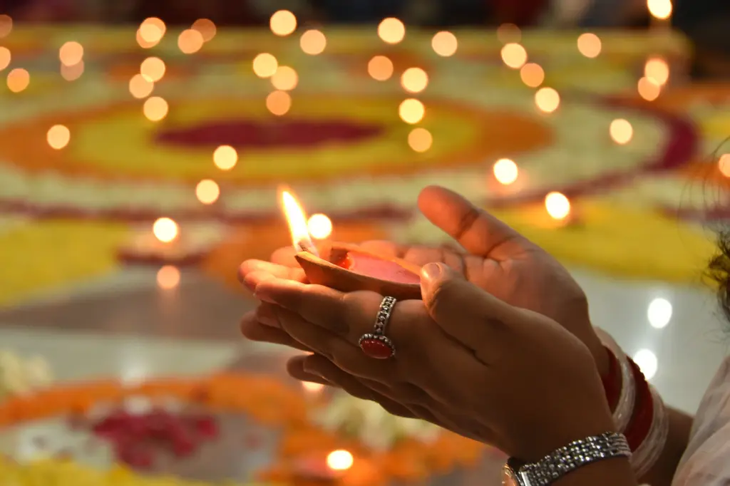 Kashmir Diwali tour package 5 days – Dal Lake and Srinagar decorated for Diwali 2026