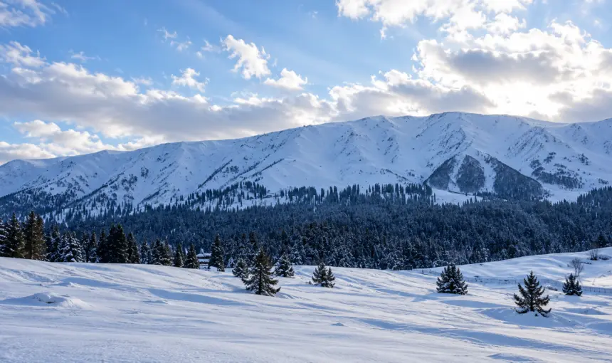 What to Wear in Kashmir in Winter: Packing List for December to February 1 What to Wear in Kashmir in Winter: Packing List for December to February