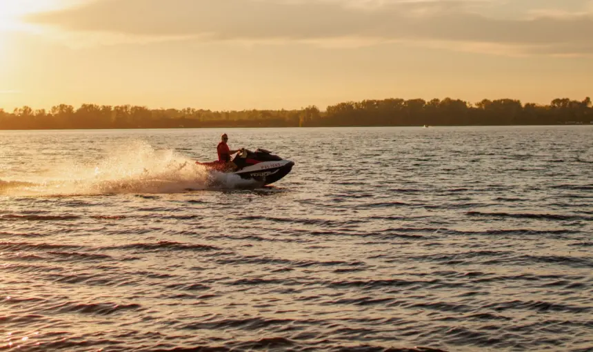 Jet skiing on Dal Lake 8 Jet skiing on Dal Lake