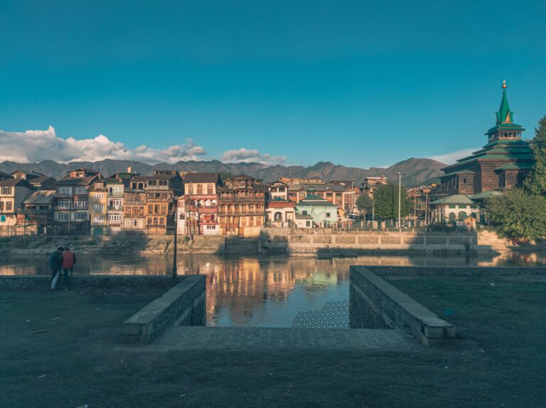 Srinagar: Hotel or Houseboat for Your First Visit? An Honest Comparison